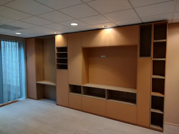 Oranje maatwerkkast